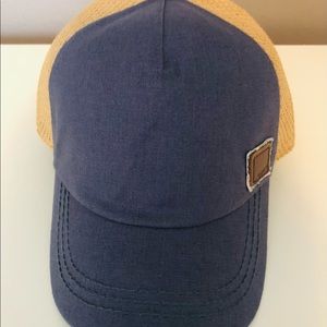 Roxy Women’s Incognito Trucker Hat